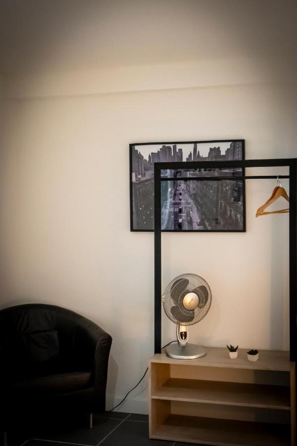 Superbe Appartement Avec Patio Nîmes Exterior foto